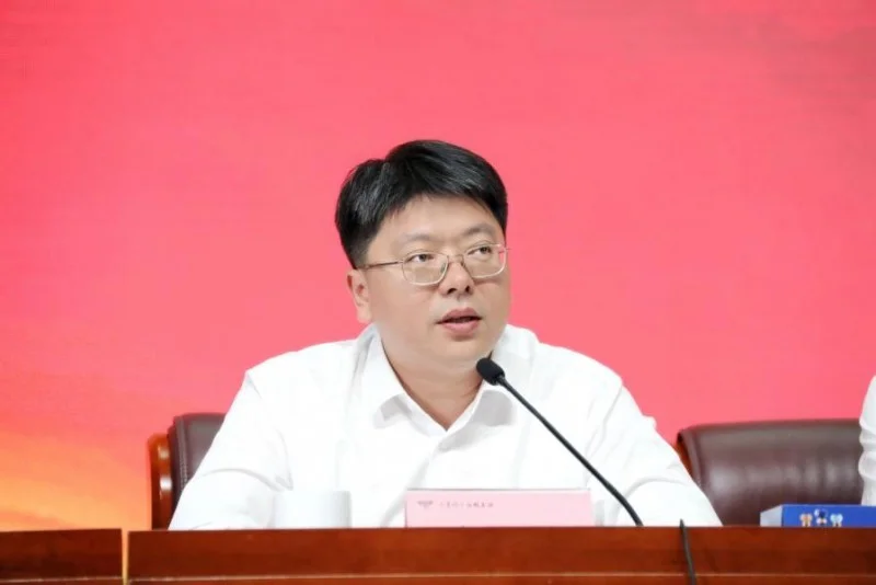 陈小磊主持大会