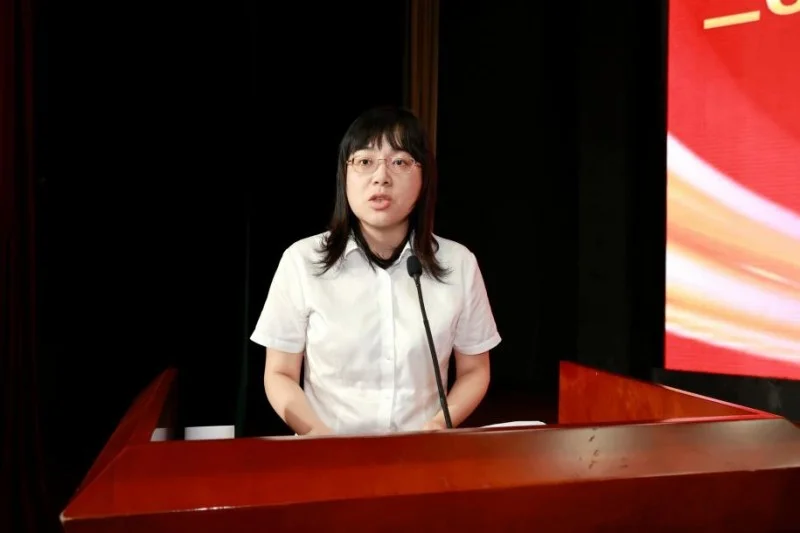 王文俊宣读考核通报