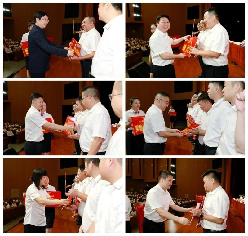 为优秀营销将士颁奖