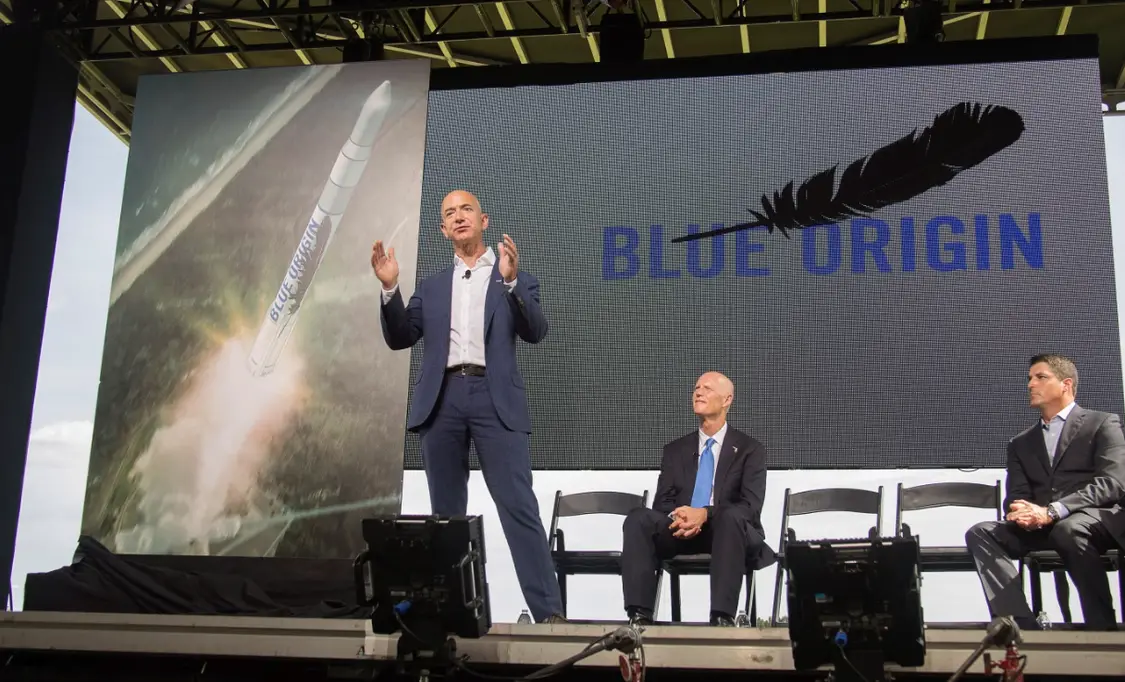 华尔街日报:“退而不休”的贝佐斯与马斯克踏入“同一条河流”